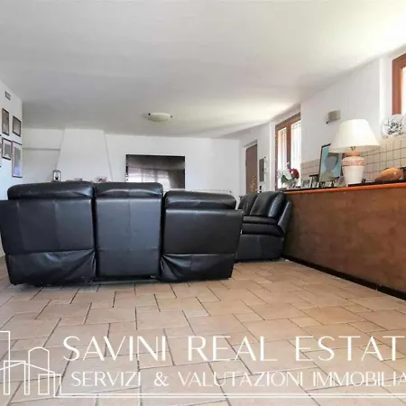 Adriana A Villa